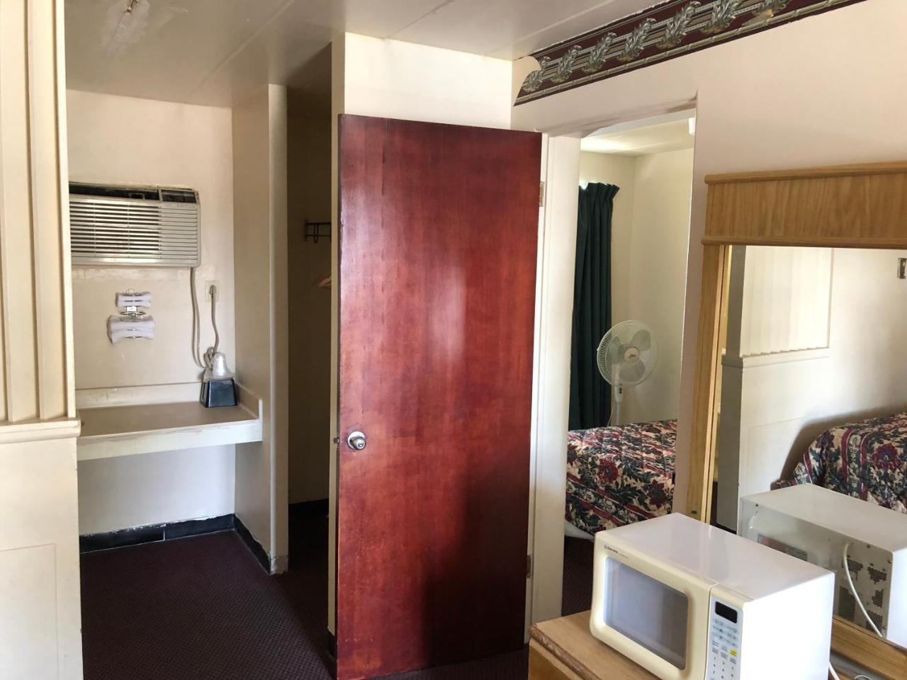 Seaway Motel Roosevelt Park Extérieur photo