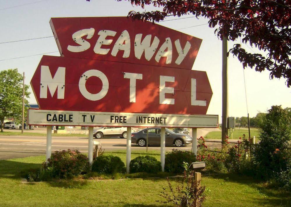 Seaway Motel Roosevelt Park Extérieur photo